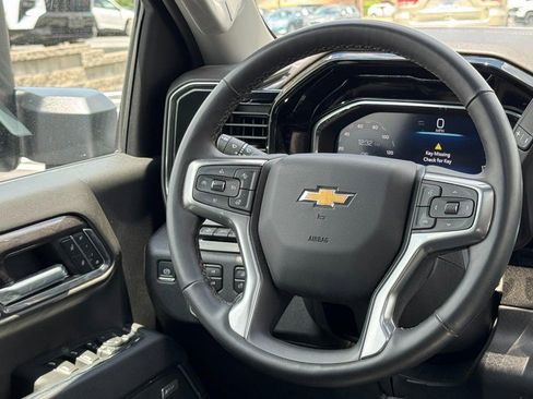 Used 2025 Chevrolet Silverado 3500 LTZ w/ LTZ Convenience Package AWD/4WD image 15