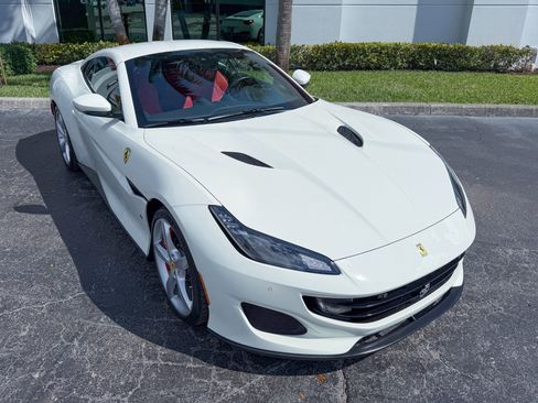 Used 2020 Ferrari Portofino image 22