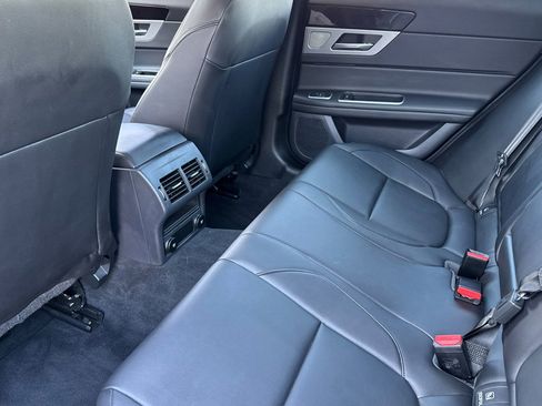 Used 2019 Jaguar XF Premium image 24