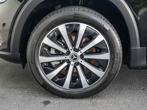 Used 2022 Mercedes-Benz GLB 250 w/ Premium Package Lite image 9