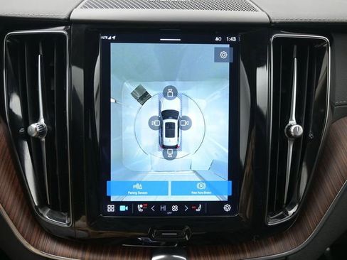 Used 2023 Volvo XC60 B5 Ultimate w/ Climate Package image 21