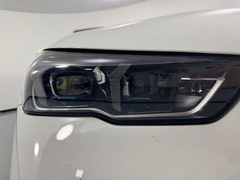 Certified 2024 BMW 530i xDrive w/ Convenience Package AWD/4WD image 9