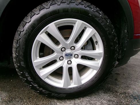 Used 2019 Ford Explorer XLT w/ Equipment Group 202A AWD/4WD image 9
