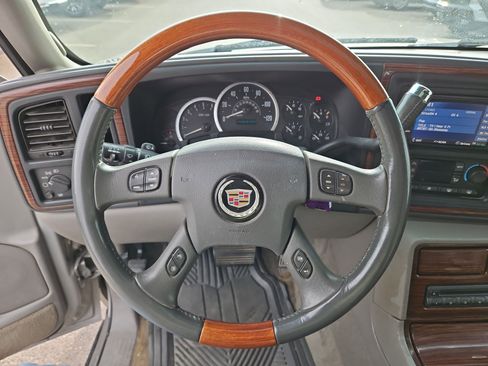 Used 2004 Cadillac Escalade Base image 17