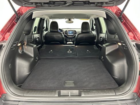 Used 2019 Jeep Cherokee Trailhawk w/ Cold Weather Group image 33