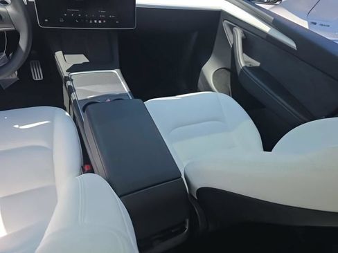 Used 2024 Tesla Model Y Performance AWD/4WD image 14