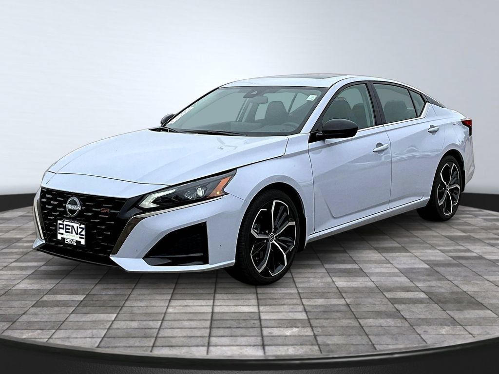 Used 2025 Nissan Altima 2.5 SR w/ SR Premium Package FWD image 1