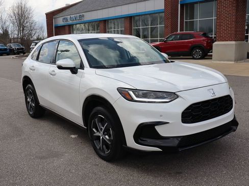 Used 2025 Honda HR-V EX-L image 3