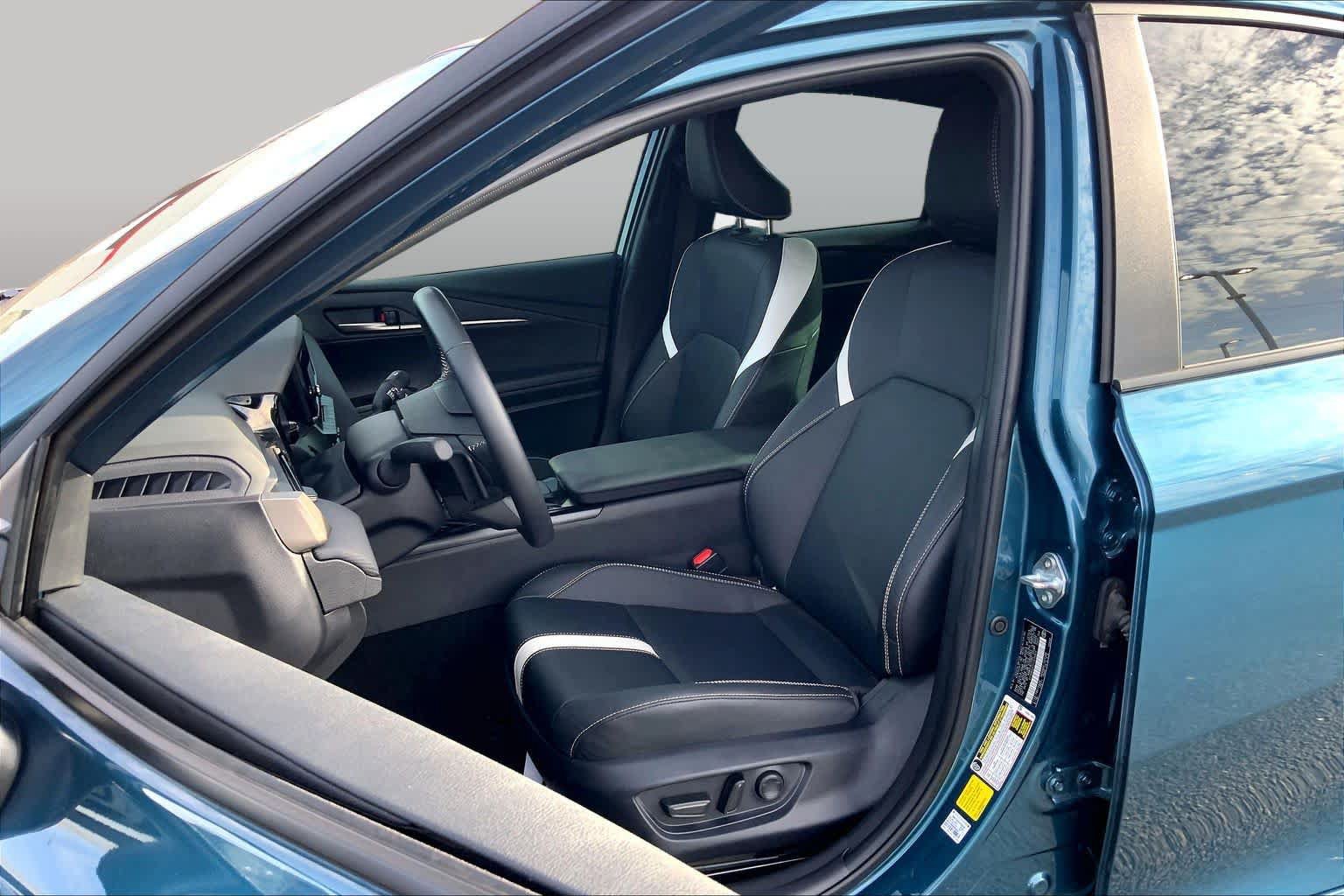 Used 2026 Toyota Camry SE w/ Convenience Package FWD image 8