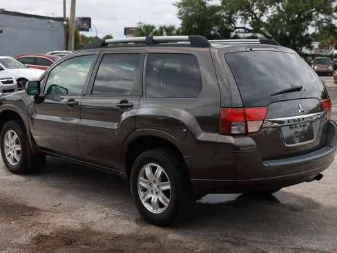 Used 2011 Mitsubishi Endeavor LS AWD/4WD image 5