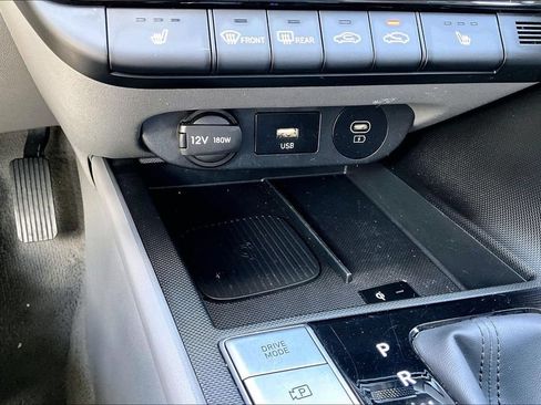 Used 2025 Hyundai Elantra SEL FWD image 16