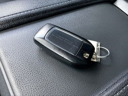 Used 2024 Toyota Grand Highlander AWD image 14