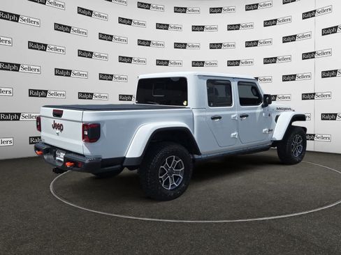 Used 2026 Jeep Gladiator Mojave AWD/4WD image 6