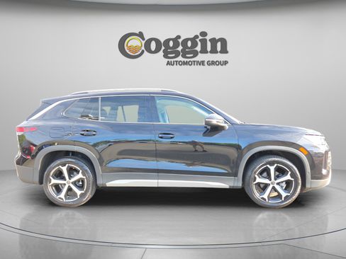 Used 2025 Volkswagen Tiguan SE FWD image 6