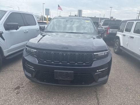 Used 2024 Jeep Grand Cherokee Limited w/ Luxury Tech Group II AWD/4WD image 4