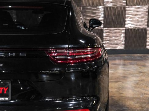 Used 2018 Porsche Panamera 4 image 45