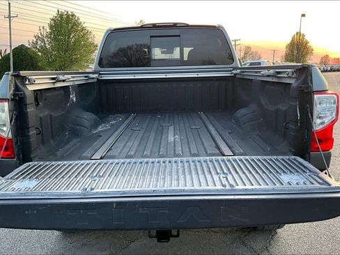 Used 2016 Nissan Titan SL image 33