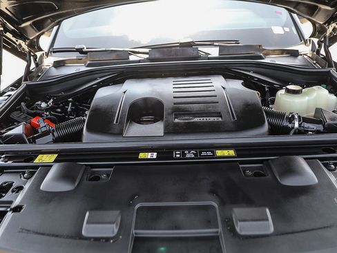 Used 2025 Land Rover Range Rover Sport SE AWD/4WD image 26