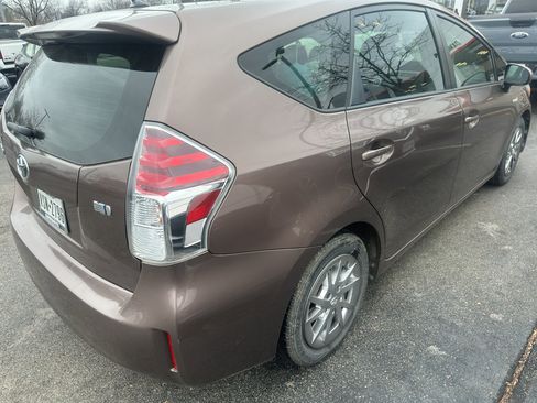 Used 2016 Toyota Prius V Two image 2