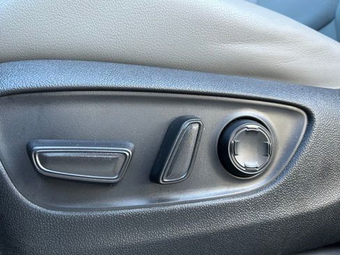 Used 2024 Toyota Sienna XLE FWD image 17