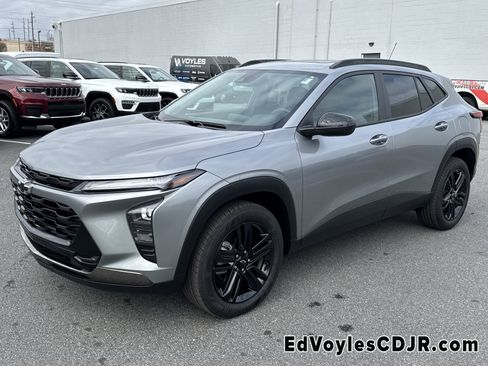 Used 2024 Chevrolet Trax ACTIV w/ Sunroof Package image 8