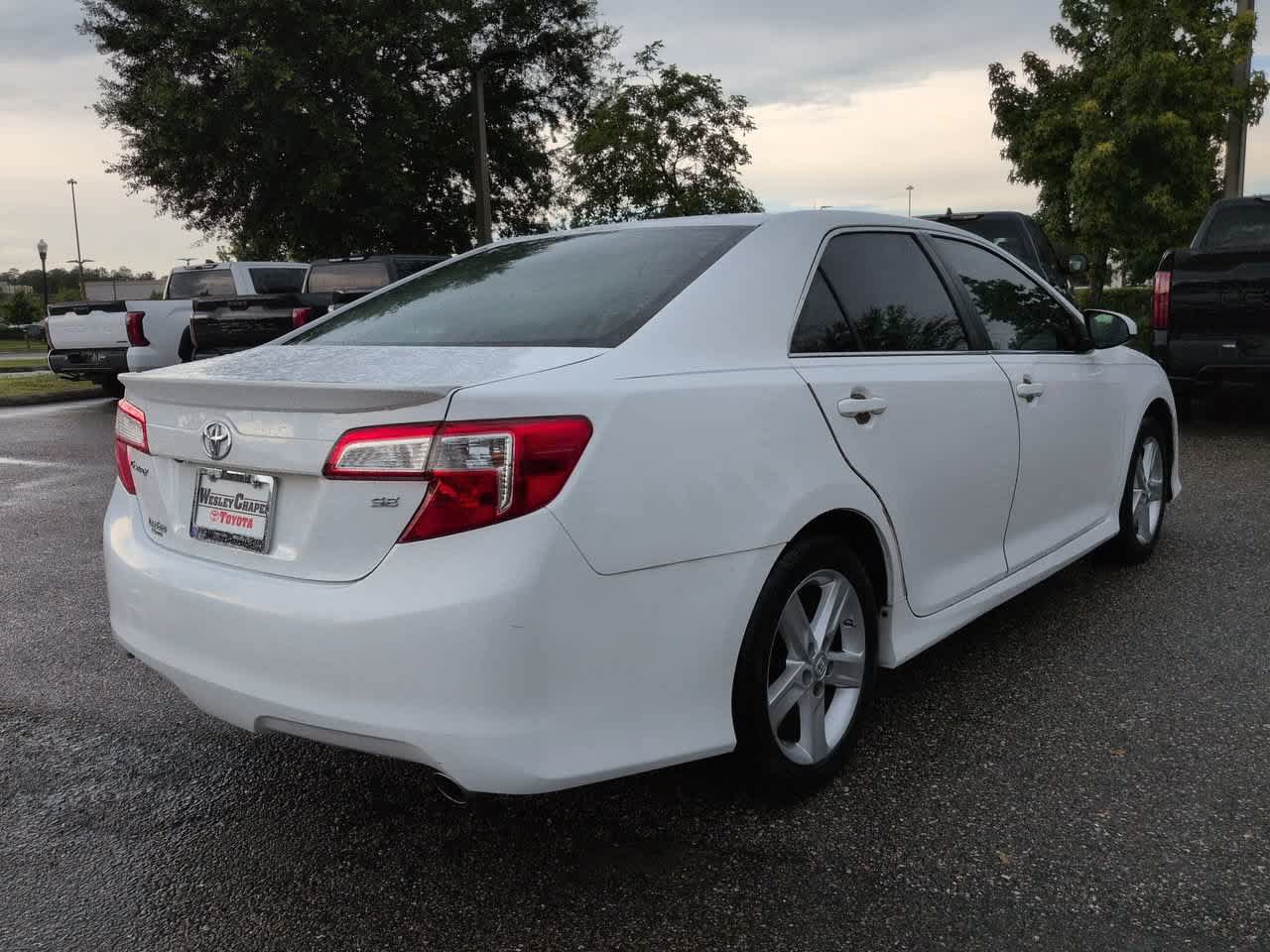 Used 2014 Toyota Camry SE FWD image 6