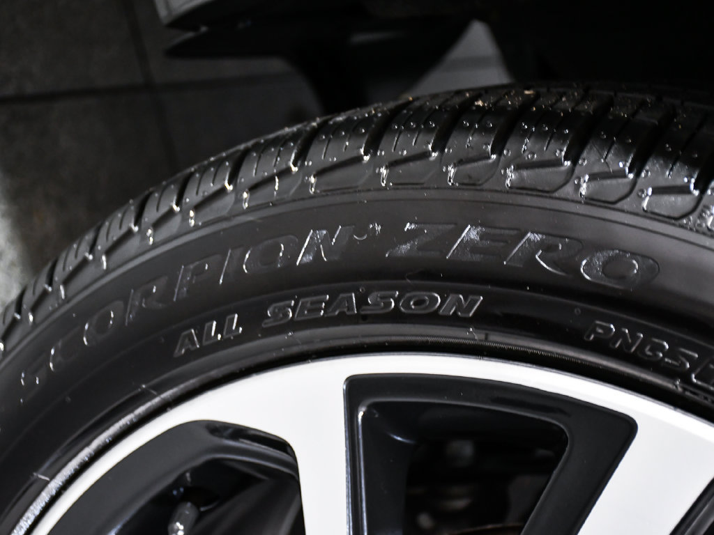 Used 2024 Land Rover Discovery Dynamic SE AWD/4WD image 98