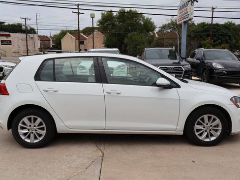Used 2016 Volkswagen Golf 4-Door FWD image 8