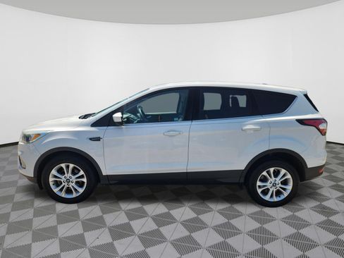 Used 2017 Ford Escape SE FWD image 5