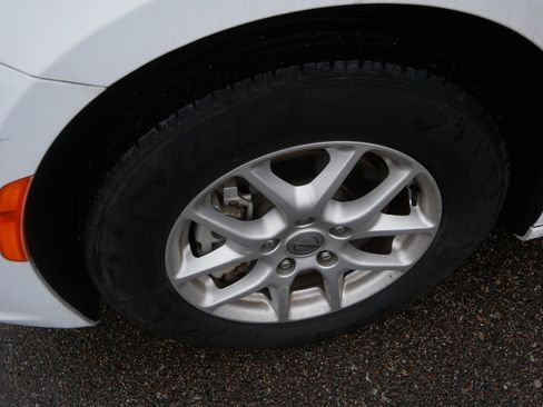 Certified 2023 Chrysler Pacifica Touring-L image 16