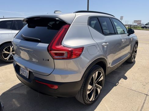 Used 2023 Volvo XC40 B5 Ultimate w/ Protection Package Premier AWD/4WD image 3