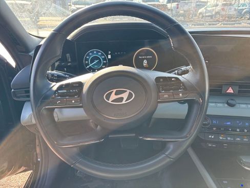 Used 2025 Hyundai Elantra Limited image 28