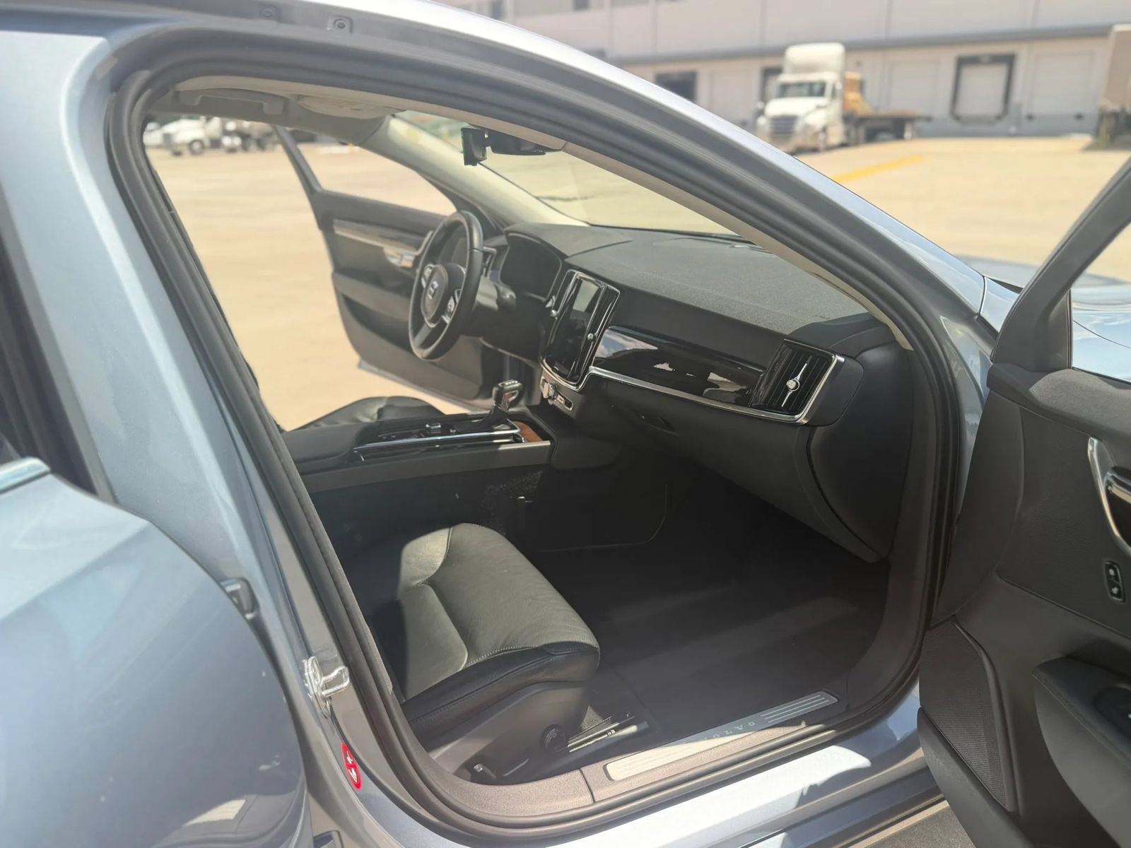 Used 2018 Volvo S90 T5 Momentum w/ Convenience Package FWD image 22