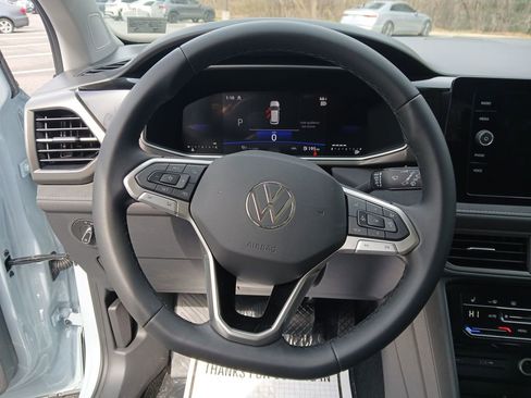 New 2026 Volkswagen Taos SE image 14