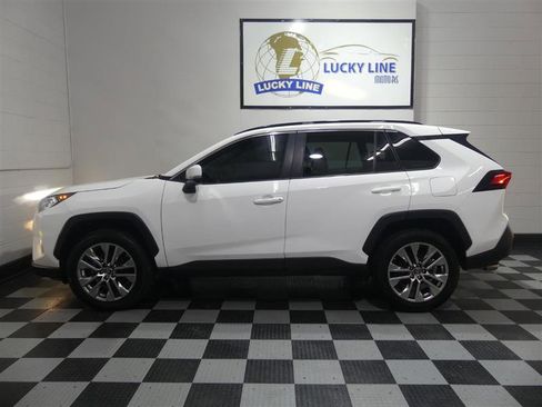 Used 2019 Toyota RAV4 XLE Premium image 7
