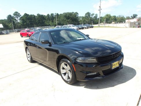 Used 2016 Dodge Charger SXT RWD image 4