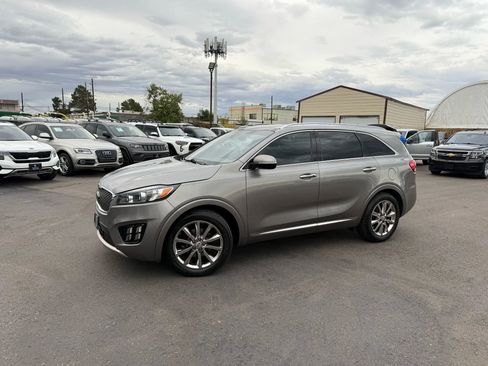 Used 2017 Kia Sorento SX image 2