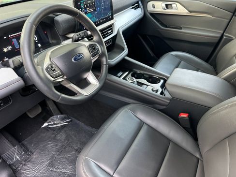 New 2025 Ford Explorer Active w/ Active Comfort Package RWD image 10