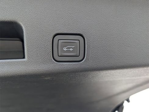 Used 2024 Chevrolet Traverse LT image 28