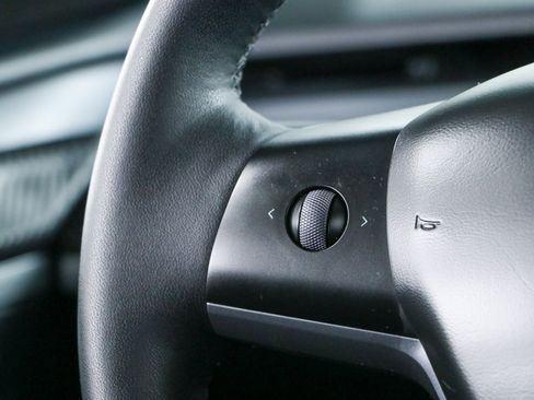 Used 2023 Tesla Model Y AWD image 13