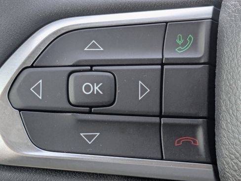 Used 2023 Jeep Compass Latitude AWD/4WD image 28