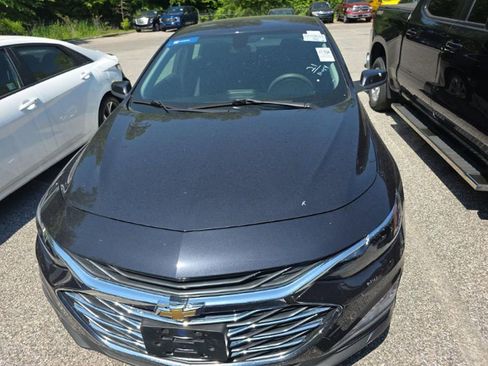 Used 2022 Chevrolet Malibu LT FWD image 2
