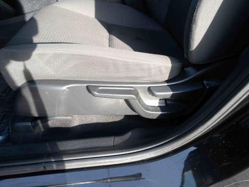 Used 2022 Honda HR-V LX image 12