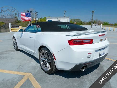 Used 2018 Chevrolet Camaro LT RWD image 5