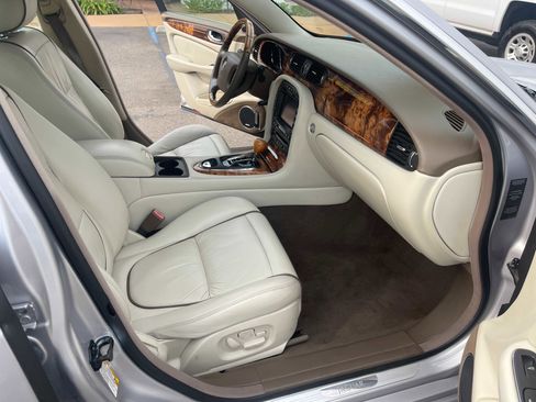 Used 2006 Jaguar XJ8 L XJ VANDEN PLAS SEDAN 4D image 16