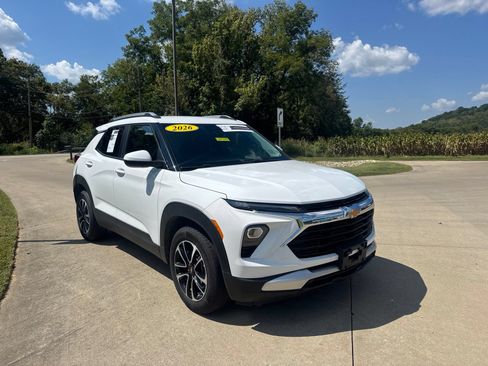 Used 2026 Chevrolet TrailBlazer LT FWD image 3