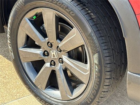 Used 2024 Honda Pilot Sport image 11