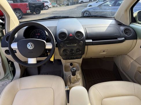 Used 2008 Volkswagen Beetle S image 23