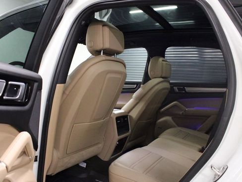 Certified 2019 Porsche Cayenne E-Hybrid image 31