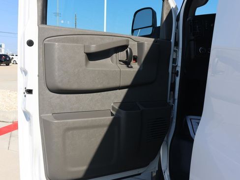 Used 2023 GMC Savana 2500 w/ Driver Convenience Package image 19